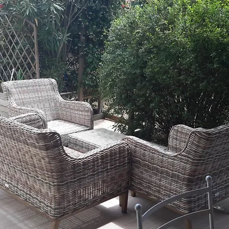 Aghjanella Couette-café 3*